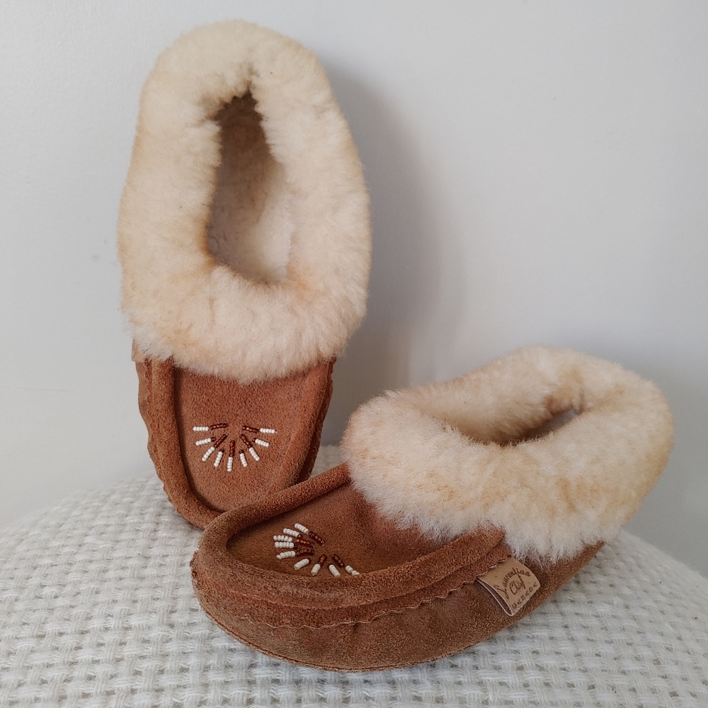 Laurentian Chief Suede Leather Sheepskin Fur Moccasins Beaded Size 6 / 6.5